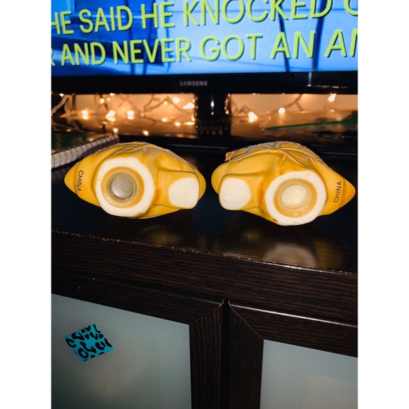 Yellow Leaf Salt & Pepper Shakers 🍁 - Picture 8 of 9